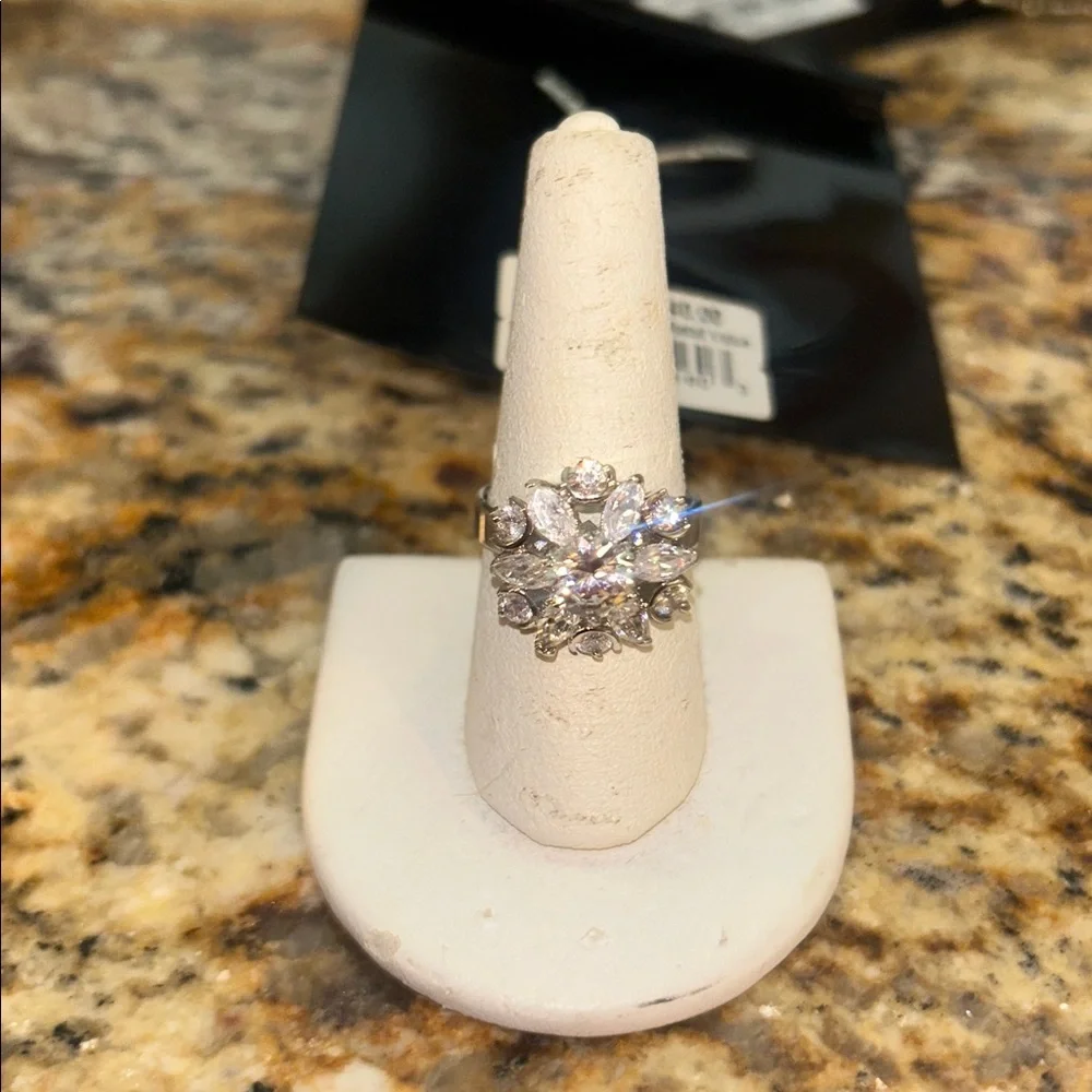 Elegant Silver Ring with Clear Gemstones